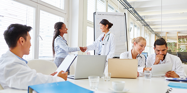 healthcare professionals planning session flipchart 600x300
